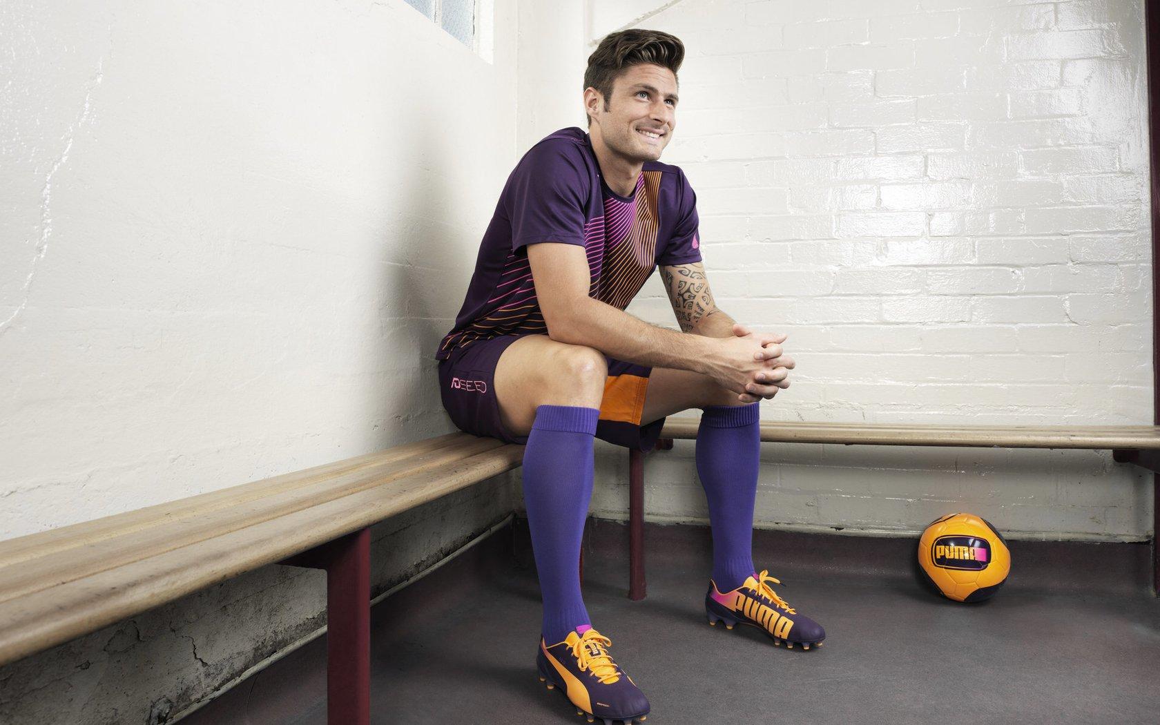 冰球联赛激战正酣，新星闪耀，传统强队遭遇挑战