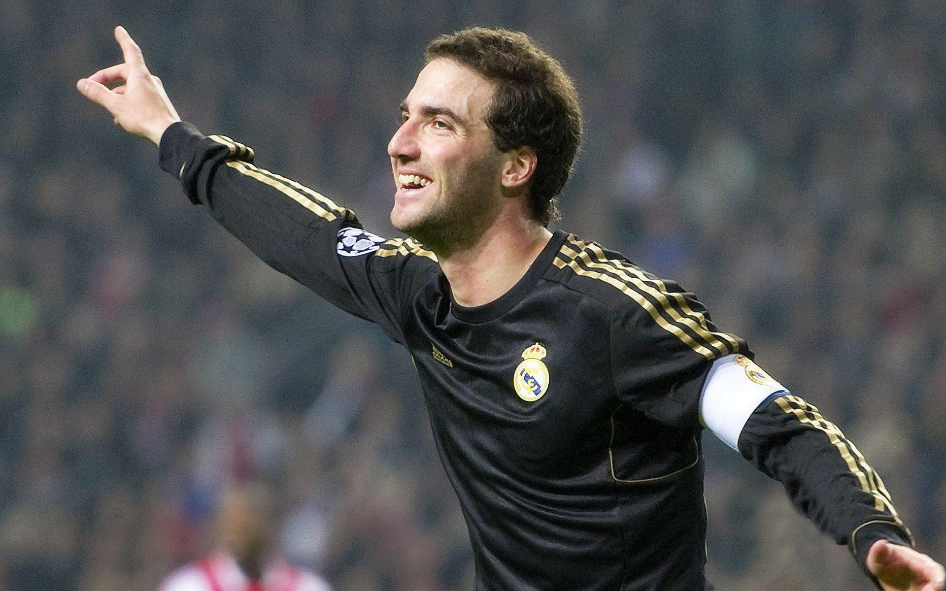 意甲争冠白热化,国际米兰绝杀登顶,尤文图斯紧追不舍