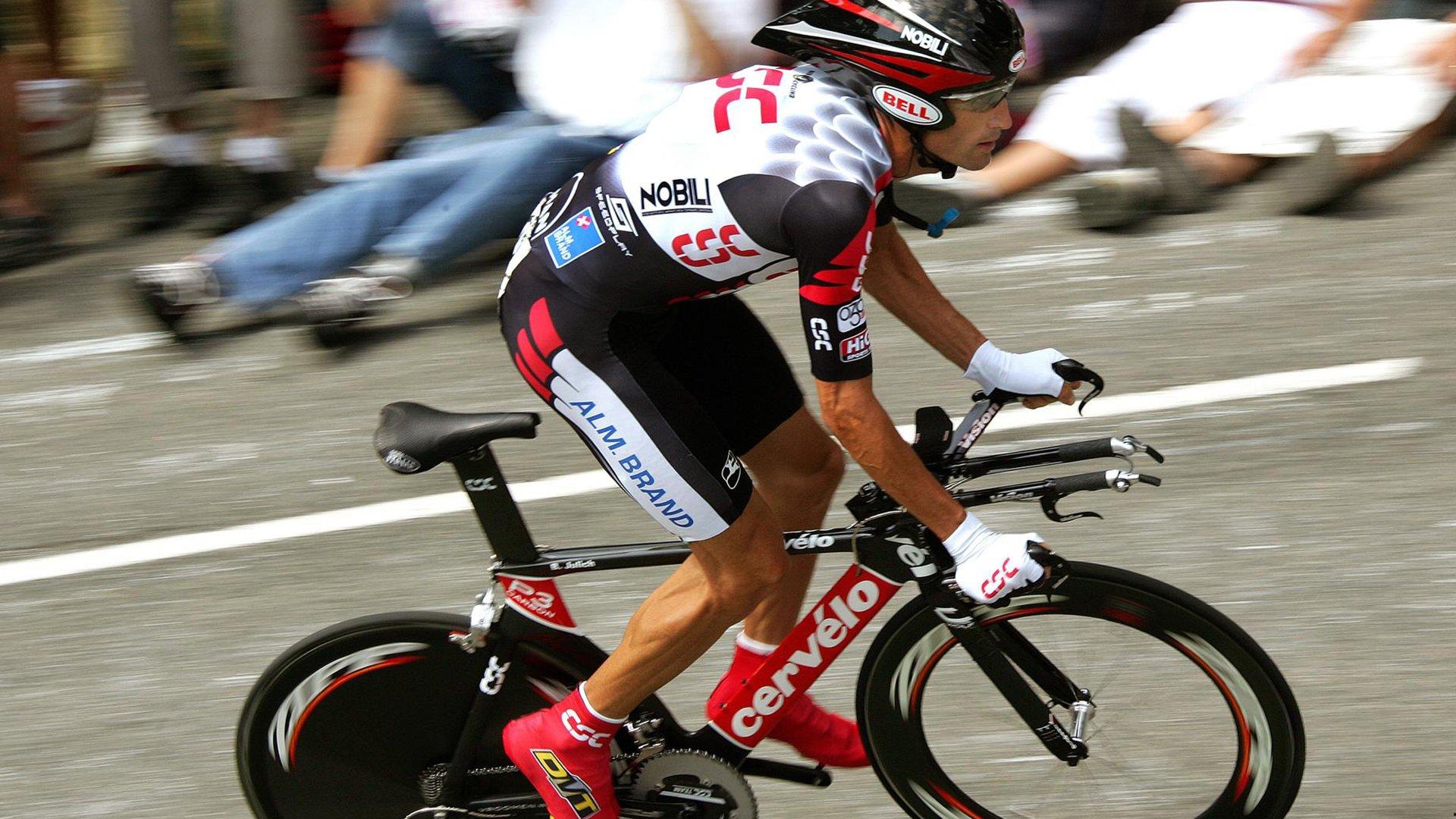 世界杯巅峰对决，阿根廷力克法国三度捧杯，梅西终圆梦